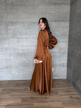 Cargar imagen en el visor de la galería, Clare - Vestido largo con mangas color cobre
