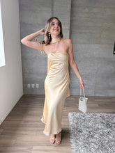 Cargar imagen en el visor de la galería, Serenade - Vestido largo satinado amarillo
