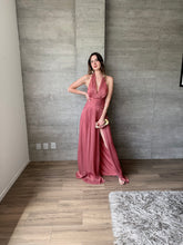 Cargar imagen en el visor de la galería, Valerie - Vestido largo halter marrón rojizo
