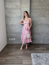 Cargar imagen en el visor de la galería, Peonia - Vestido crochet midi rosa
