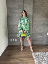 Cargar imagen en el visor de la galería, Caliope - Vestido corto verde multicolor con olanes
