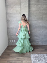 Cargar imagen en el visor de la galería, Viña - Vestido largo con olanes olivo
