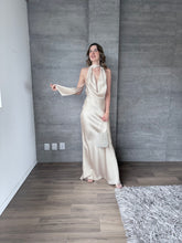 Cargar imagen en el visor de la galería, Piera - Vestido largo satinado champagne
