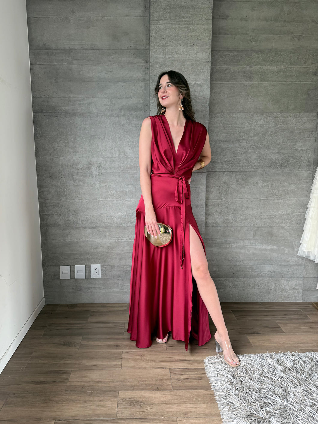 Nebula - Vestido largo satinado color vino