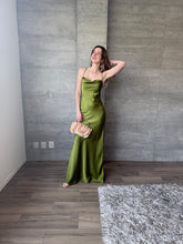 Cargar imagen en el visor de la galería, Maja - Vestido largo olivo
