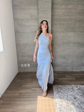 Cargar imagen en el visor de la galería, Salissa - Vestido midi asimétrico color celeste
