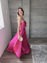 Cargar imagen en el visor de la galería, Carlota - Vestido largo estructurado rosa

