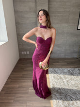Cargar imagen en el visor de la galería, Génova - Vestido largo strapless color ciruela
