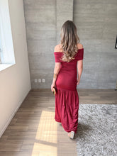 Cargar imagen en el visor de la galería, Theia - Vestido largo strapless vino
