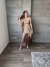 Cargar imagen en el visor de la galería, Elyse - Vestido midi flecos nude
