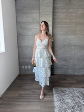 Cargar imagen en el visor de la galería, Peonia - Vestido midi crochet blanco

