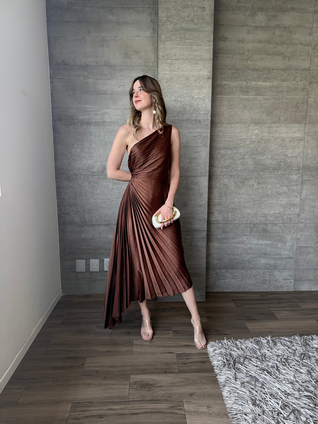 Nicola - Vestido midi plisado chocolate