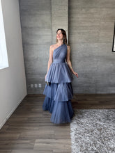 Cargar imagen en el visor de la galería, Sapphira - Vestido largo de tul azul pizarra
