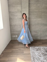 Cargar imagen en el visor de la galería, Lena - Vestido midi de tul azul claro
