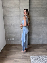 Cargar imagen en el visor de la galería, Coralia - Set de vestido y pantalón color azul cielo
