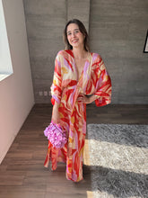 Cargar imagen en el visor de la galería, Artemis - Kaftan satinado rojo
