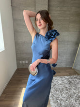Cargar imagen en el visor de la galería, Francesca - Vestido satindo azul
