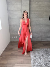 Cargar imagen en el visor de la galería, Andalucía - Vestido largo de satín coral
