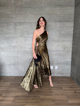 Cargar imagen en el visor de la galería, Eclipse - Vestido midi plisado dorado negro
