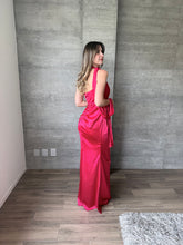 Cargar imagen en el visor de la galería, Romina - Vestido largo satinado color frambuesa
