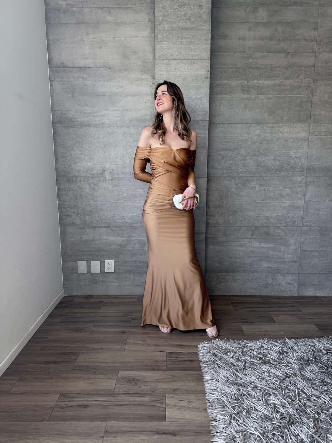 Colette - Vestido largo con mangas caramelo