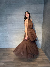 Cargar imagen en el visor de la galería, Barroca - Vestido largo de tul halter chocolate

