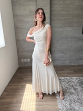 Cargar imagen en el visor de la galería, Noa - Vestido largo de un hombro blanco crudo
