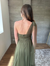 Cargar imagen en el visor de la galería, Jimena - Vestido de tul olivo
