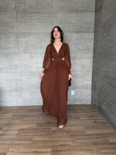 Cargar imagen en el visor de la galería, Terra - Vestido largo con mangas café
