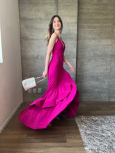 Cargar imagen en el visor de la galería, Manuela - Vestido rosa largo con olanes
