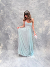 Cargar imagen en el visor de la galería, Keirah - Vestido largo strapless con corset en color menta
