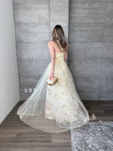Cargar imagen en el visor de la galería, Cadenza - Vestido largo estampado floral amarillo
