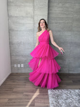 Cargar imagen en el visor de la galería, Sapphira - Vestido de tul magenta

