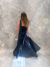 Cargar imagen en el visor de la galería, Sago - Vestido largo strapless azul marino
