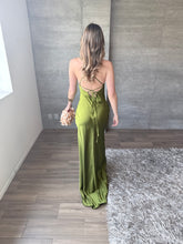 Cargar imagen en el visor de la galería, Maja - Vestido largo olivo
