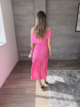 Cargar imagen en el visor de la galería, Salissa - Vestido vestido midi rosa
