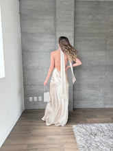 Cargar imagen en el visor de la galería, Piera - Vestido largo satinado champagne
