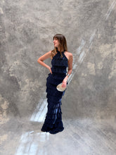 Cargar imagen en el visor de la galería, Eleonora - Vestido largo halter azul marino
