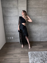 Cargar imagen en el visor de la galería, Elyse - Vestido midi flecos negro
