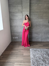 Cargar imagen en el visor de la galería, Mulberry - Vestido largo fuchsia
