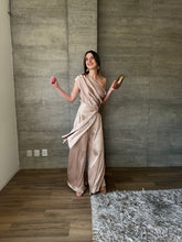 Cargar imagen en el visor de la galería, Zia - Jumpsuit de satin champagne
