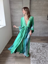 Cargar imagen en el visor de la galería, Jericó - Kaftan satinado verde
