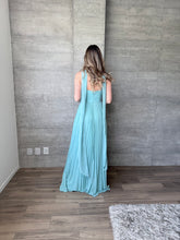 Cargar imagen en el visor de la galería, Peplum - Vestido largo plisado menta

