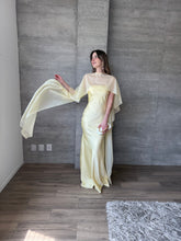 Cargar imagen en el visor de la galería, Sodi -  Vestido largo strapless satinado amarillo
