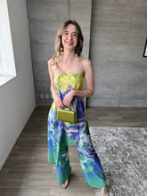 Cargar imagen en el visor de la galería, Giada - Jumpsuit floral azul
