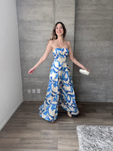 Cargar imagen en el visor de la galería, Azzuro - Jumpsuit satinado strapless azul con blanco

