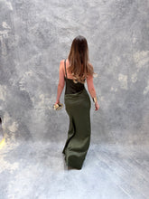 Cargar imagen en el visor de la galería, Antehia - Vestido largo falda satinada olivo
