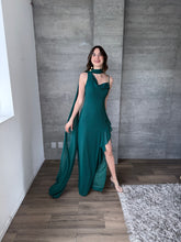 Cargar imagen en el visor de la galería, Silvana - Vestido largo asimétrico esmeralda
