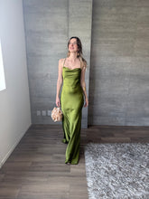 Cargar imagen en el visor de la galería, Maja - Vestido largo olivo
