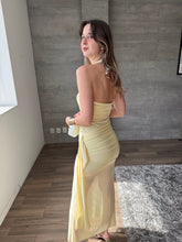 Cargar imagen en el visor de la galería, Tessa - Vestido midi de mesh amarillo
